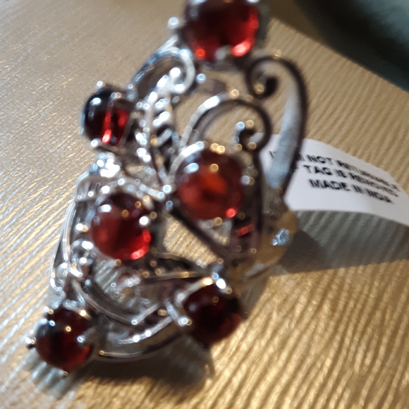 Mozambique Garnet Ring in Platinum - Picture 4 of 6